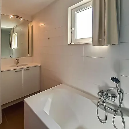 3 Bedroom Cozy In Appartement *